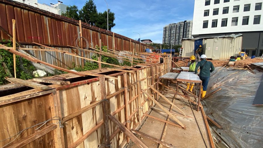 Retaining wall construction